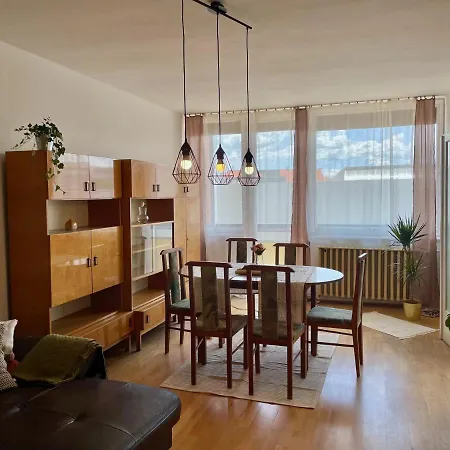 شقة Nosztalgia Apartman *